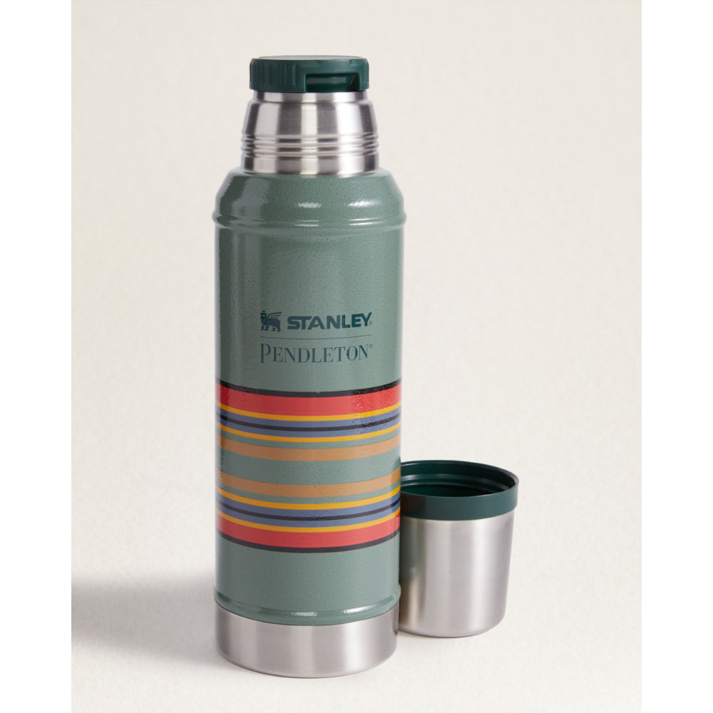 Stanley Classic Easy Fill Wide Mouth Flask (8oz) - Hammertone Green, Bar &  Entertainment