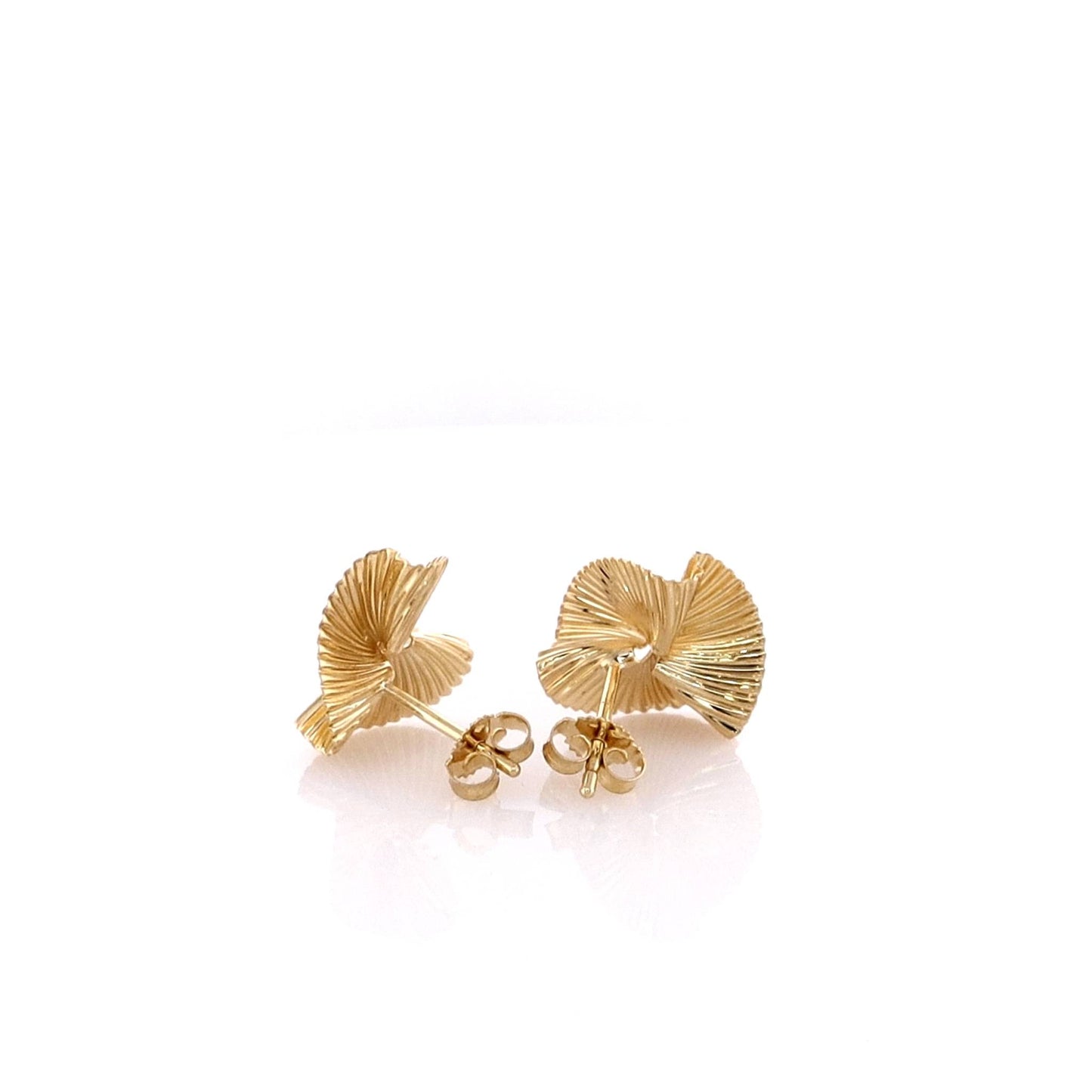 Estate 18k Yellow Gold Small Ribbed Fan Earrings